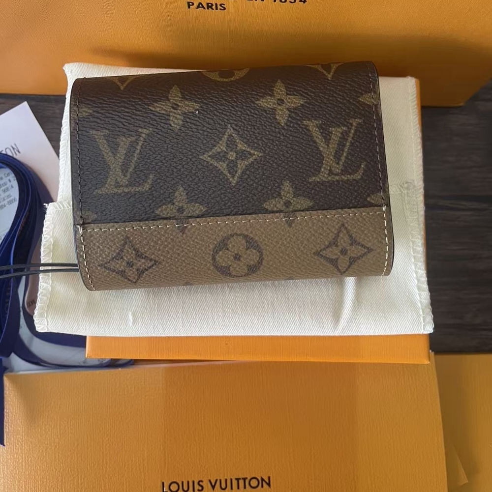 Louis Vuitton Monogram Victorine Wallet - Picture 2 of 12